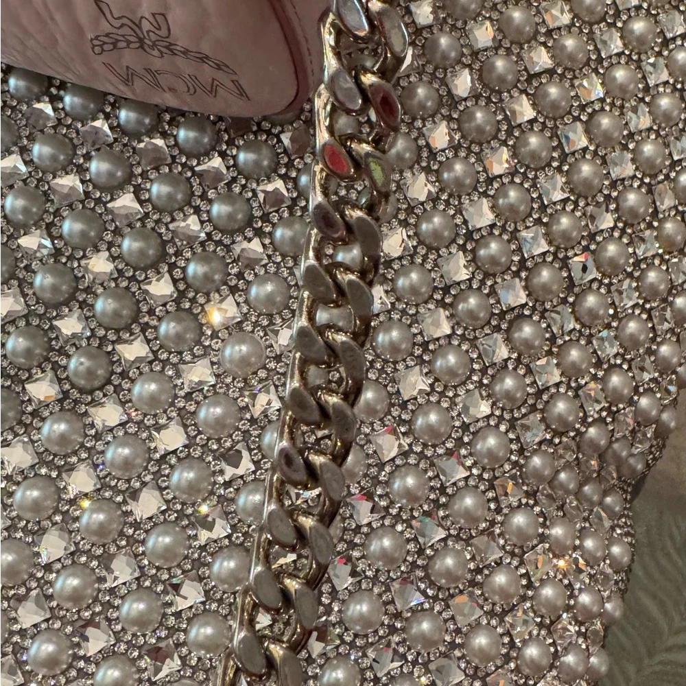 Chic Pink Crossbody Bag with Chain Detail - Picture 7 of 13